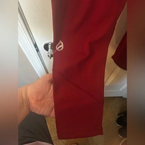 P’tula Crop Leggings in Red - Picture 5 of 7